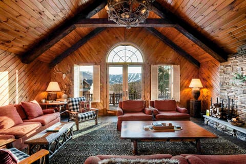 Large living room with a fireplace, direct view to ski slopes