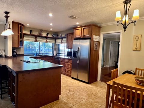 Kitchen/ Breakfast nook