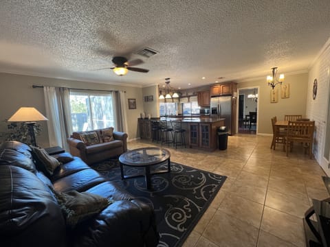 Kitchen/ Family Room