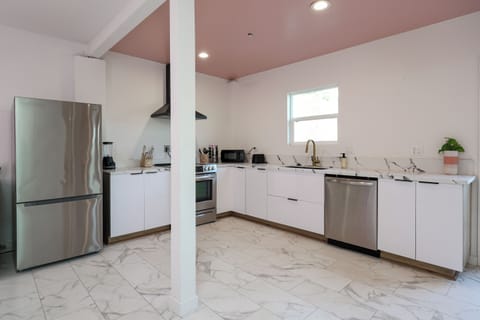 Bright and functional kitchen, ready for your creations.