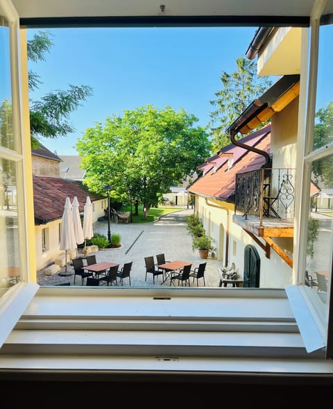 Basic Suite, Courtyard View | Courtyard view