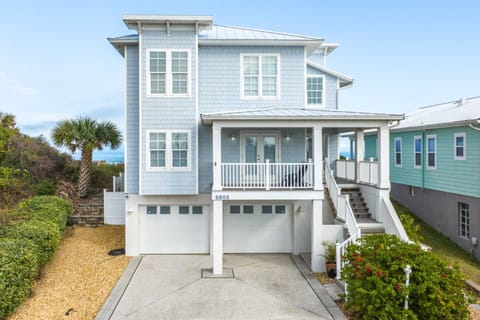 The large private driveway provides plenty of parking for your entire group.