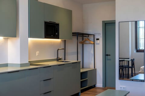 Basic Studio | Living area | 32-inch Smart TV with cable channels