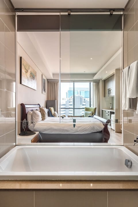 Luxury Studio Suite | Deep soaking bathtub