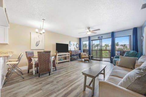 Escape to Treetop Beach Condo!