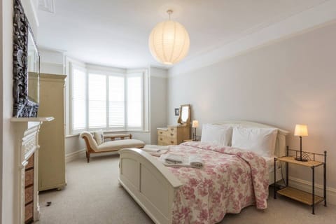 King Size Bedroom with en suite shower room