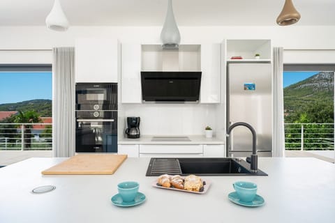 A fully equipped kitchen with all the appliances you need for a comfortable stay
