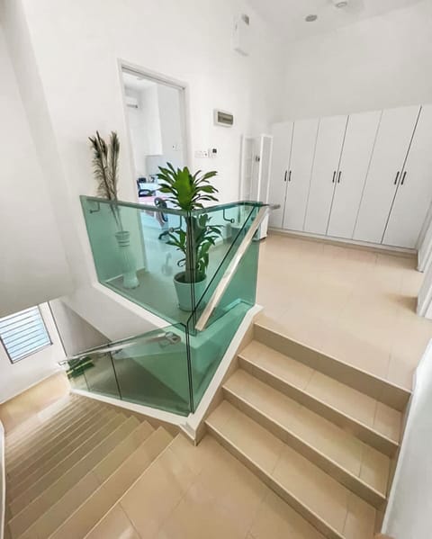 Deluxe House, 4 Bedrooms, Non Smoking, Balcony | Living area