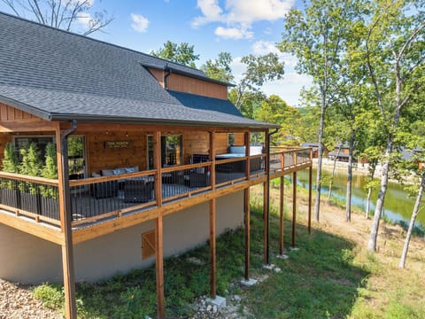 Overview of deck. 