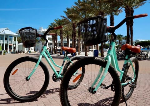 Ride bikes to Seaside! Two Adult Bikes included with your stay. 