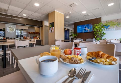 Daily buffet breakfast for a fee