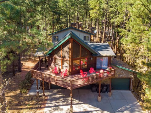 Escape to the stunning beauty of Flagstaff at Chalet in the Pines by PORTER!