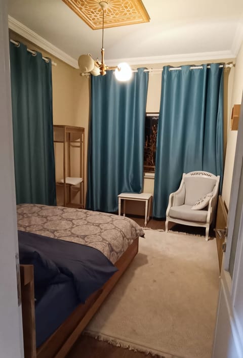 Laptop workspace, free WiFi