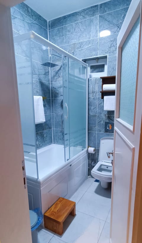 Comfort Double or Twin Room, Hill View | Bathroom