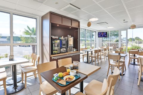 Daily buffet breakfast for a fee