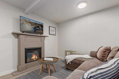 #StayinMyDistrict #FurnishedMonthly #BookDirect
