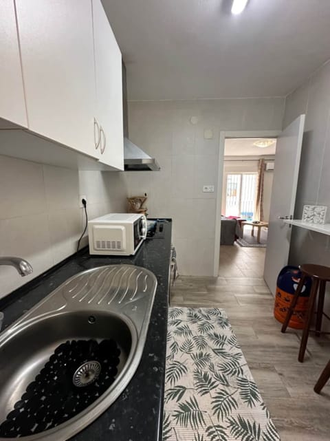 Apartment, 3 Bedrooms, City View | Private kitchen