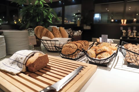 Daily buffet breakfast for a fee