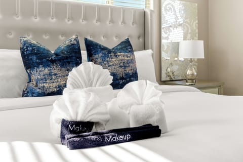 Master Bedroom w/King Bed & TV Streaming