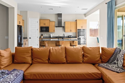 Living Room w/TV Streaming