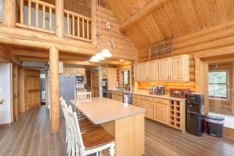 You'll love cooking for your crew in this gorgeous kitchen!