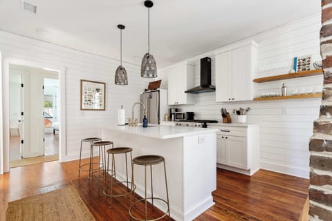 Fully equipped kitchen with everything you need to cook a meal with additional seating for 4 on the island!