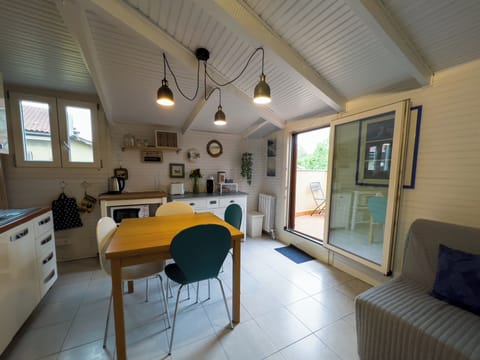 Apartment, Balcony | In-room dining