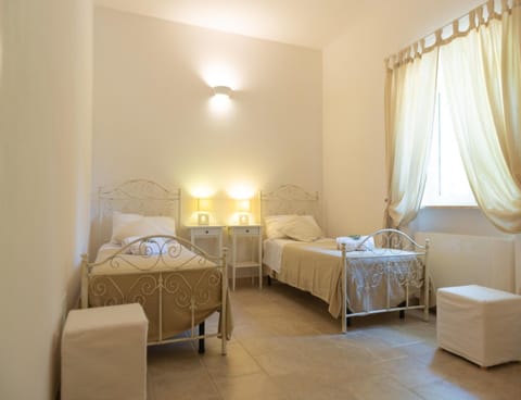 House | 4 bedrooms, iron/ironing board, individually furnished