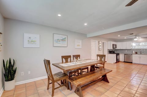 Spacious Living Area with Dining Table