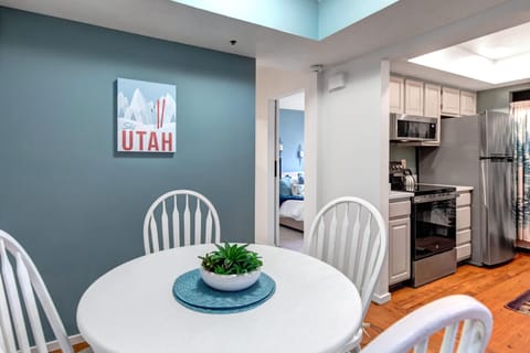 Powderwood Pines 13F: Dining