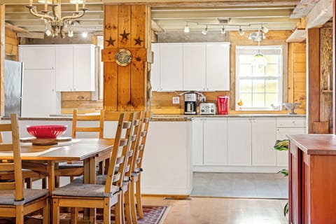 Spacious historic farmhouse in Williamsville, VA