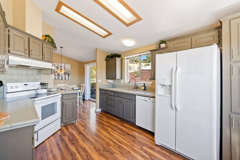 Everything you need for a fun friends-and-family getaway in wine country at River Road Retreat!