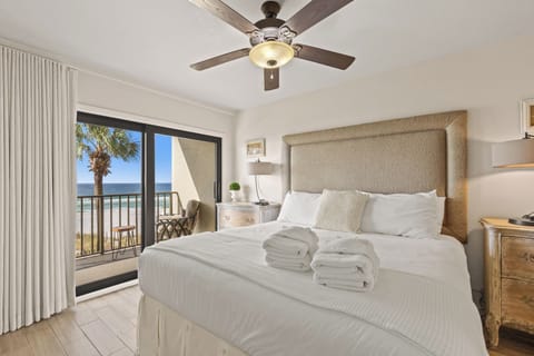 Master Bedroom with King Bed and Oceanfront View.