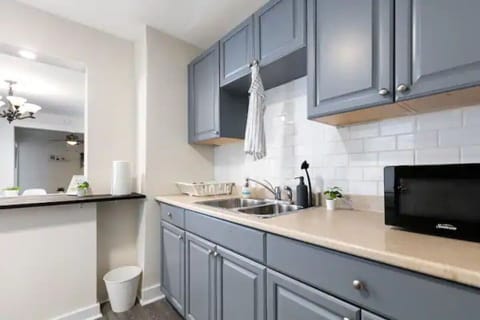 The kitchen’s open layout allows you to move freely as you prepare meals, with everything you need at your fingertips.