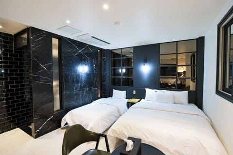 Business Twin Room & Whirlpool Spa Twin Room | Premium bedding, down comforters, free minibar, free WiFi