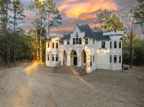 Welcome to Castle On Royal Creek!