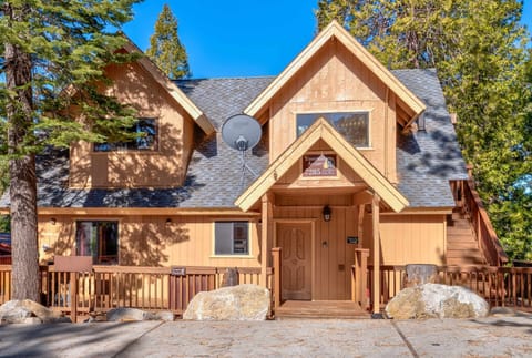Welcome to Yosemite Aviary!