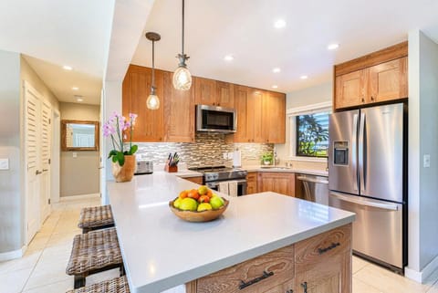 Condo, Multiple Beds, Hot Tub, Garden View | Private kitchen | Fridge, microwave, oven, stovetop
