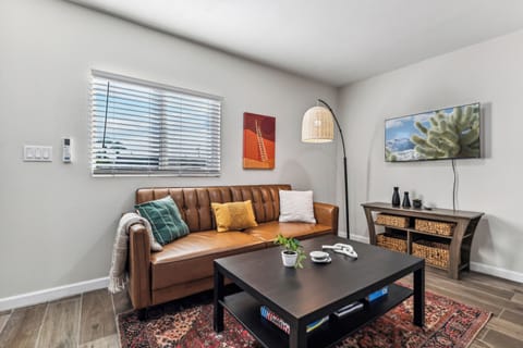 Oooooh relax in style in this brand new high end studio apartment built in 12/2024!