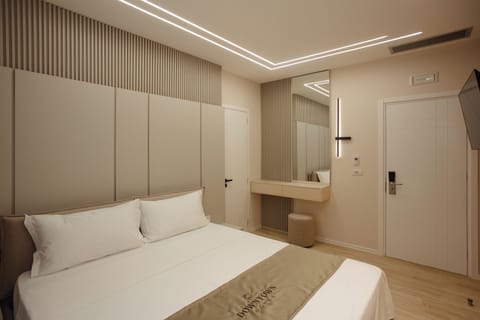 Double Room | Laptop workspace, free cribs/infant beds, free WiFi