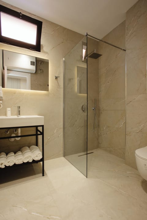 1 Double + 1 Single Bed | Bathroom | Hair dryer, bathrobes, slippers, bidet