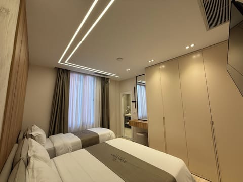 1 Double + 1 Single Bed | Laptop workspace, free cribs/infant beds, free WiFi