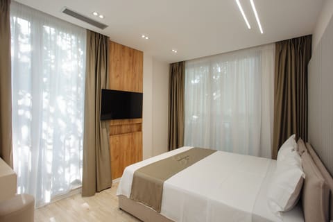 Double Room, City View | Laptop workspace, free cribs/infant beds, free WiFi