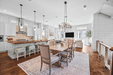 Open floor plan so everybody stays in the conversation!