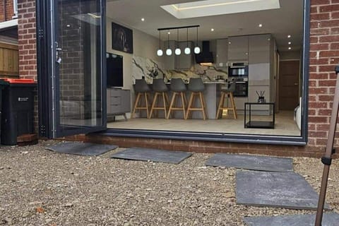 House | Outdoor dining