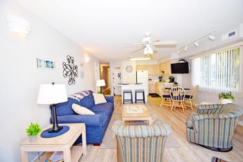 Condo, 2 Bedrooms | Living area