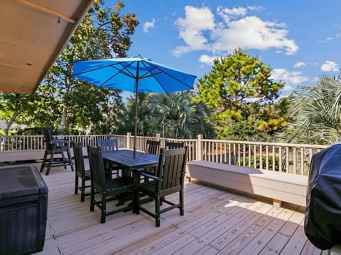 Private Back Deck at 756 Queens Grant