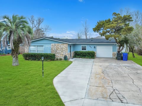 Front of the house, Not a lot of curb appeal but lovely inside 