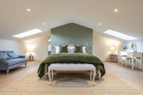 The Horse Box, Leyburn: Master bedroom