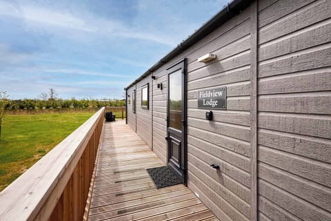 Fieldview Lodge, Pickering - Host & Stay